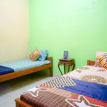 Oyo 2440 Wallet Family Residence Syariah Lumajang Dış mekan fotoğraf