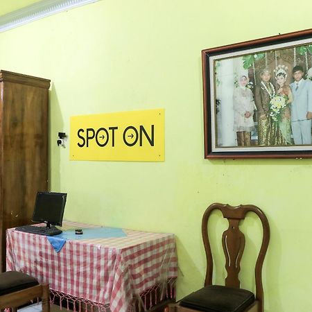 Oyo 2440 Wallet Family Residence Syariah Lumajang Dış mekan fotoğraf
