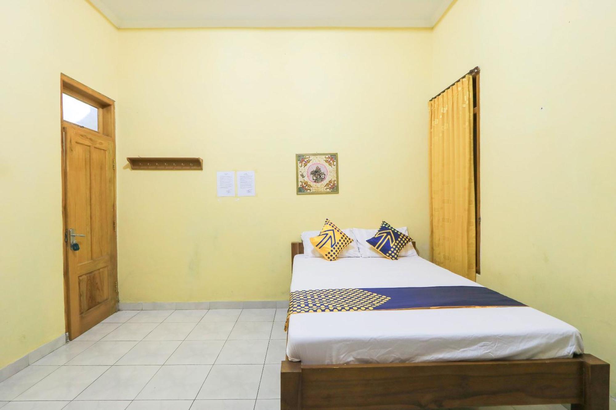 Oyo 2440 Wallet Family Residence Syariah Lumajang Dış mekan fotoğraf
