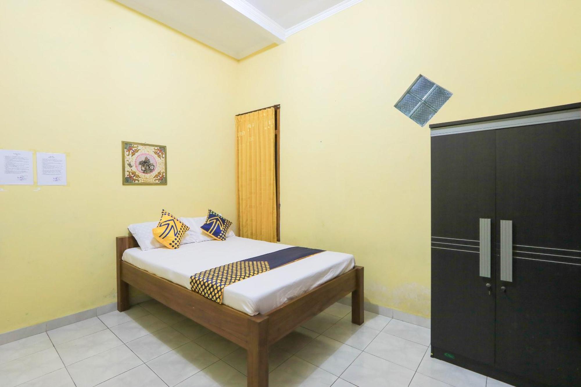 Oyo 2440 Wallet Family Residence Syariah Lumajang Dış mekan fotoğraf
