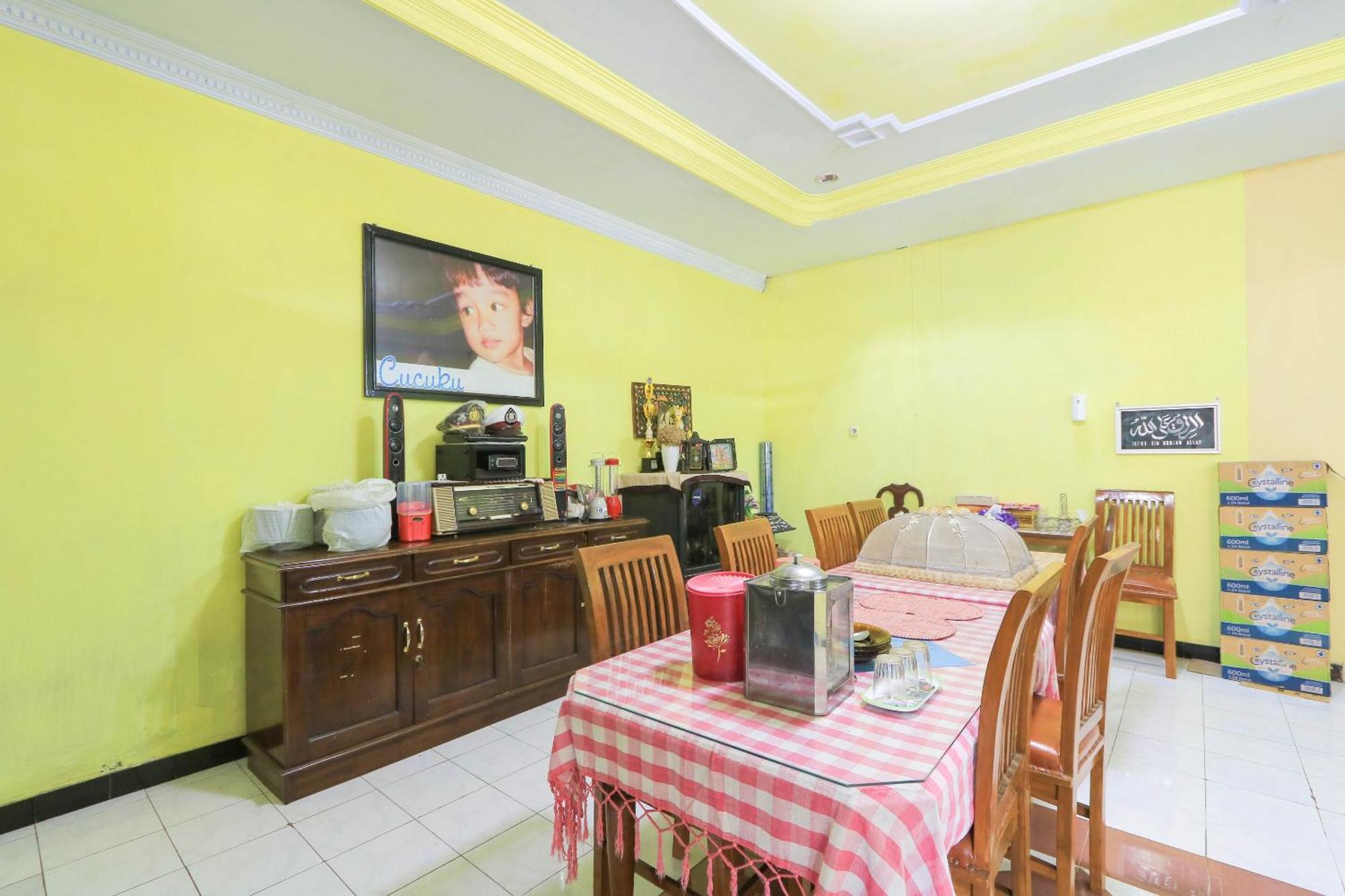 Oyo 2440 Wallet Family Residence Syariah Lumajang Dış mekan fotoğraf