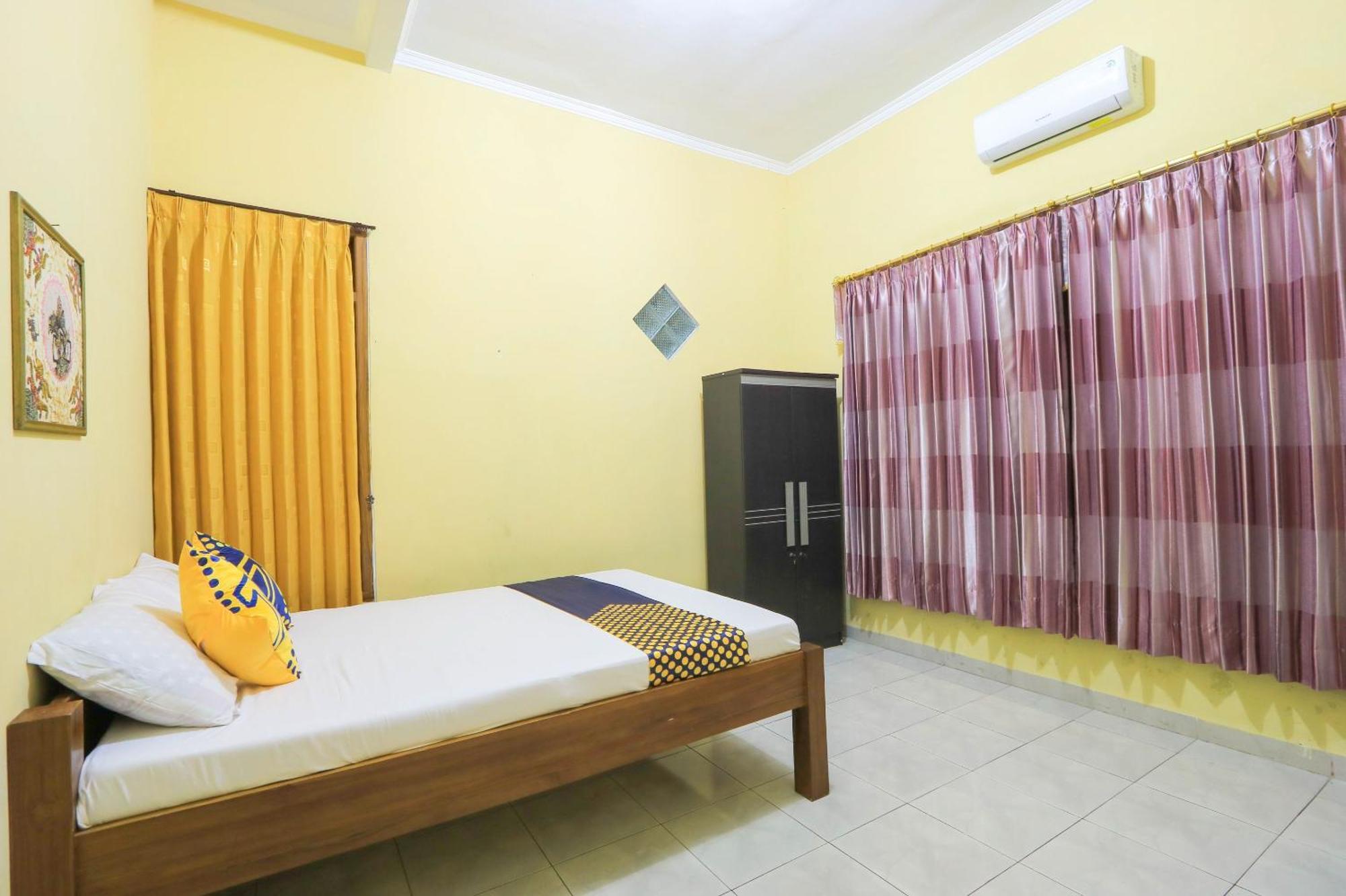 Oyo 2440 Wallet Family Residence Syariah Lumajang Dış mekan fotoğraf