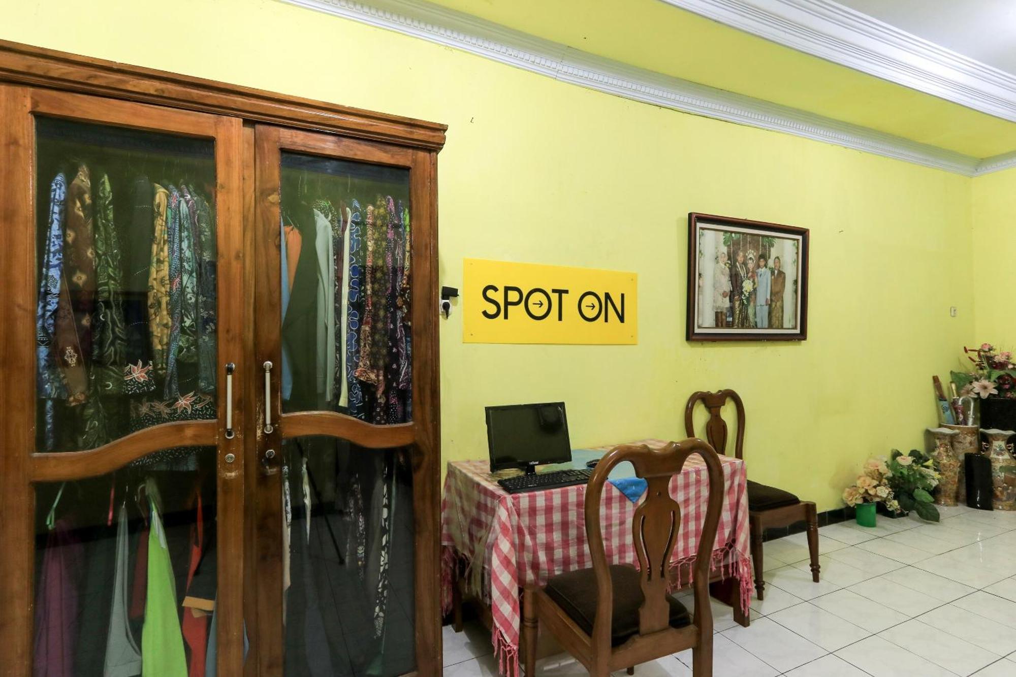 Oyo 2440 Wallet Family Residence Syariah Lumajang Dış mekan fotoğraf